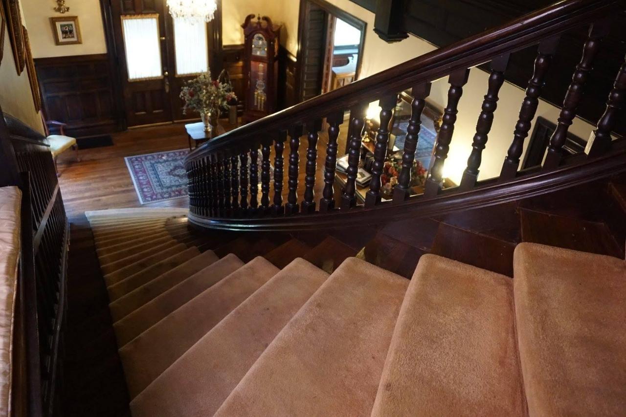 Louisville Bourbon Inn 외부 사진